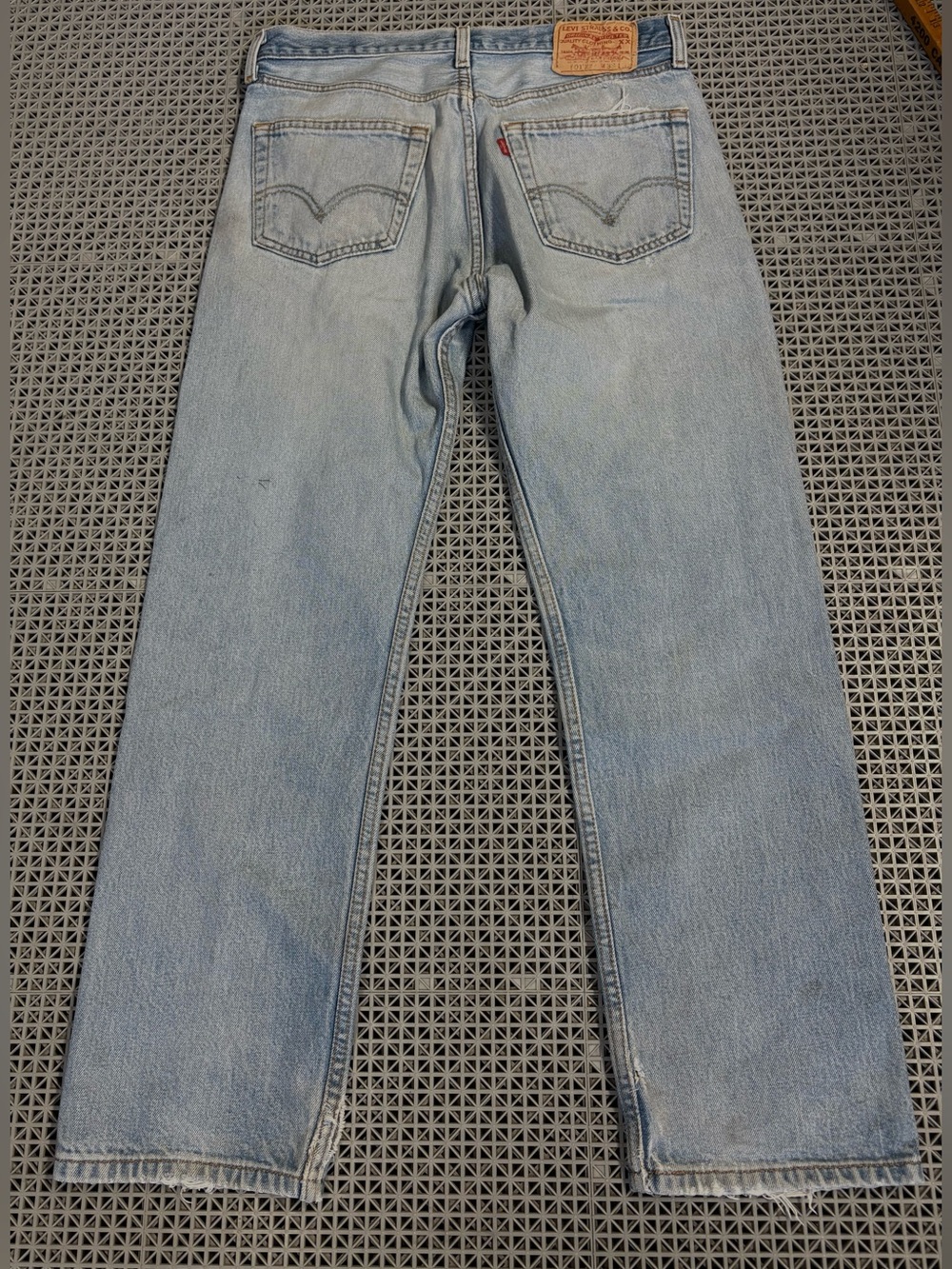 Vintage Levi's 501 Light Wash Distressed Button-Fly Blue Jeans Y2K - Picture 2 of 16